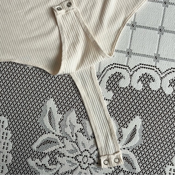 NWT Cream Ribbed Thong Bodysuit with Ruffle Straps - Picture 4 of 8